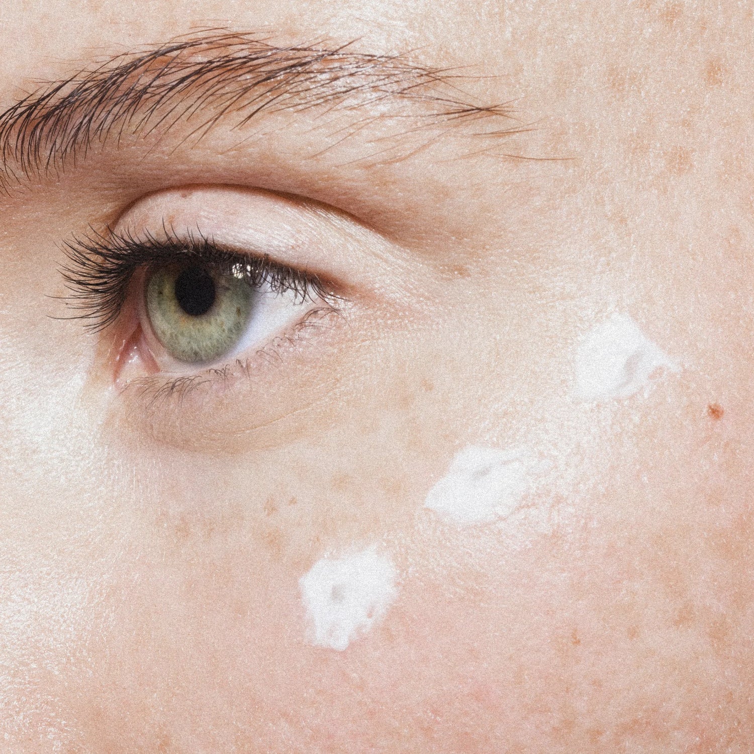 Contour des yeux