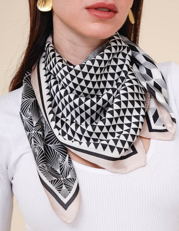 Foulard tendance, en tissu soyeux beige et noir